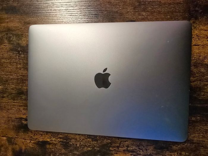 Macbook Pro 13.3" 2020 | 16gb | 2.0ghz I5 | 512gb Ssd