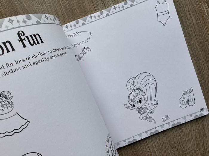 Shimmer & Shine Deluxe Colouring Book