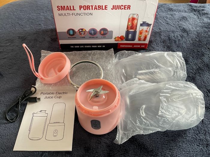 Portable Juicer Blender with travel mug