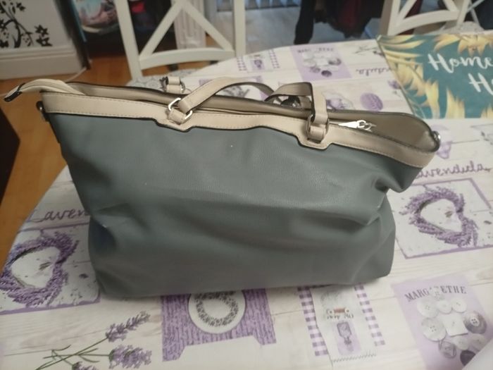 Women Handbag GMV (Italian brand)