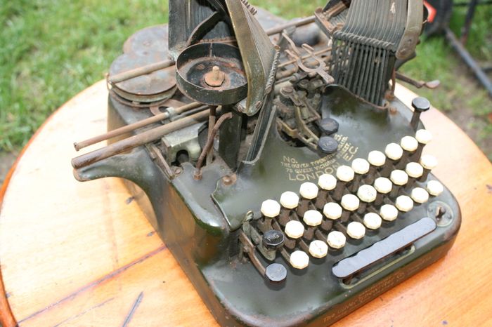 Oliver London Green Typewriter / Old and Industrial Deco / Vintage Decoration/ Teen Bedroom and Office / Museum Collection