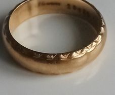9ct gold band size O1/2