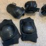 roller skates and pads size 4 Image 4