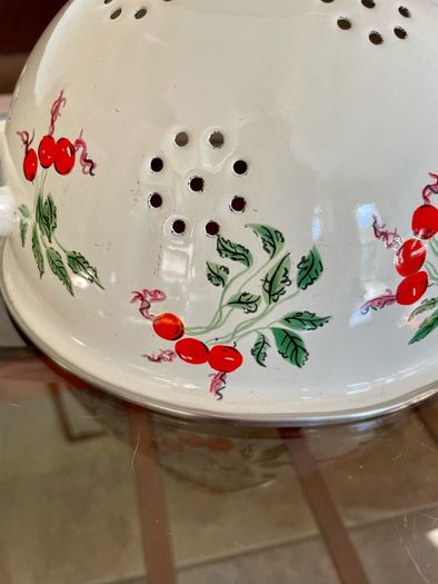 Vintage Pretty Rayware Metal Kitchen Sieve Enamelware Drainer