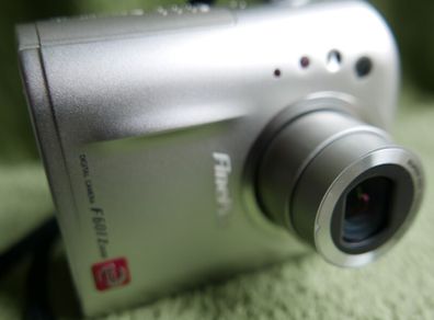 Fujifilm Finepix F601 Zoom 3.1 MP Digital Camera . Working .