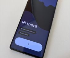 Google Pixel 7 Pro 128GB + Spigen cover