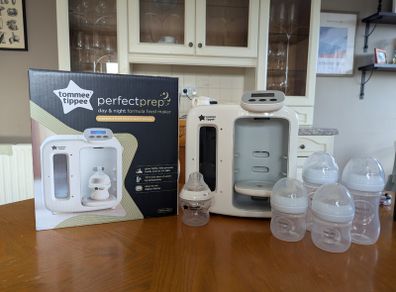 Tommee Tippee Perfect Prep Machine & Bottles