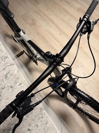 GIANT Talon 2 Hardtail Bike (Like NEW)