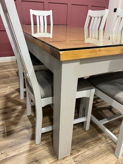 Solid wood extendable Kitchen Table with glass top & 6 chairs