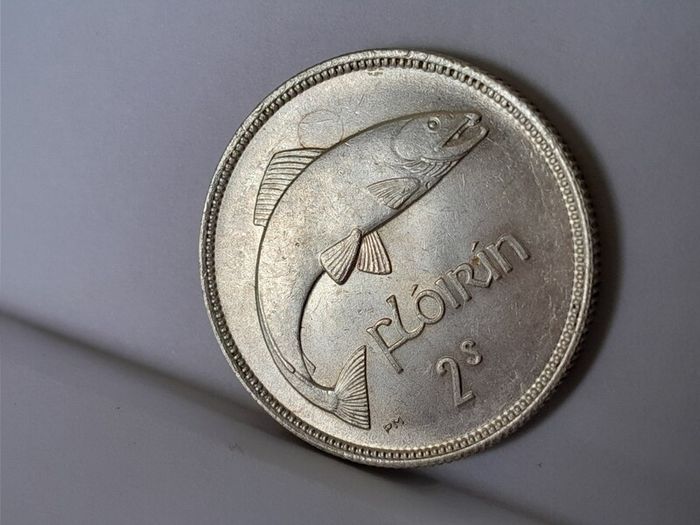 1939 Ireland 2 Shilling silver coin High grade