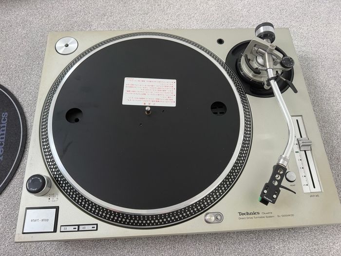 Technics SL1200 mk3Ds