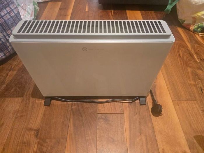 Essentials C20CHW21 Portable Convector Heater.