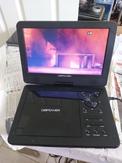 5 Portable DVD Players, all working, but no charges for them, all in very good condition