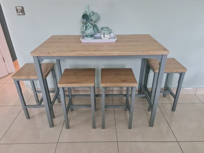 kitchen Island table and stools