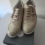 womans shoe Image 2