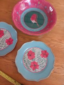 Brand New Carolyn Donnelly Serving Bowl and Plates Set