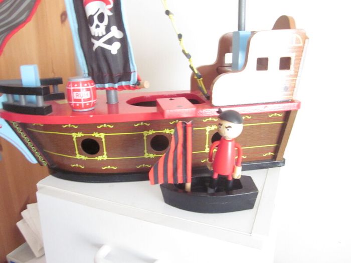 Little Town Wooden Pirate Ship With Pirates