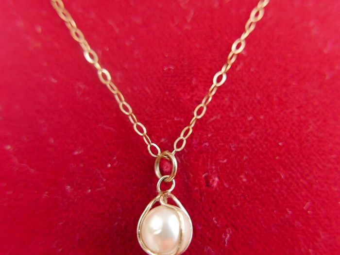 Vintage 9Ct Gold  Necklace With Real Pearl Pendant length 19,8" - 0,75g