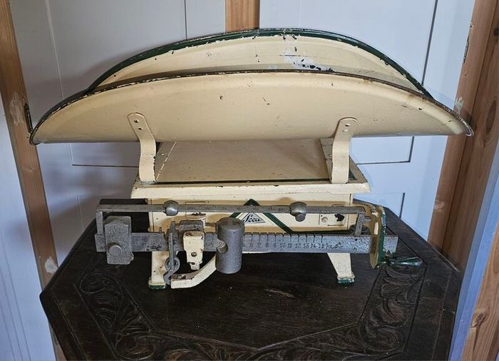 Seca Antique Baby Weighing Scales