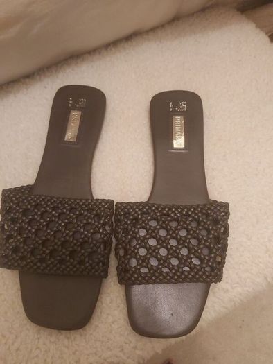 Ladies flats