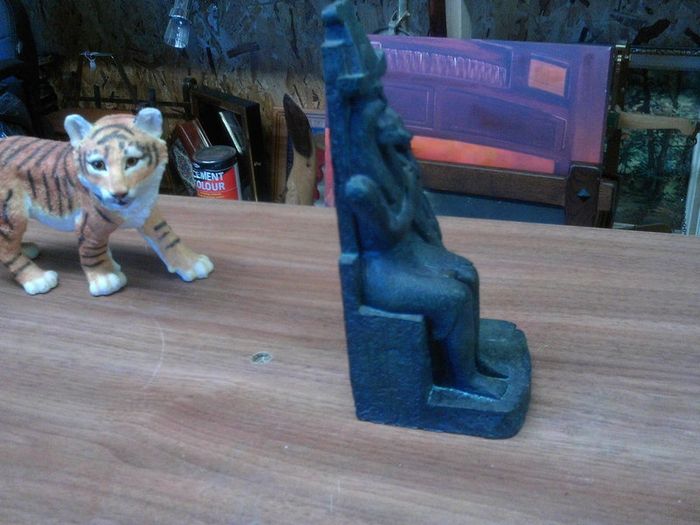 egyptian statue