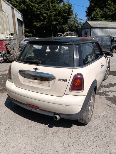 Breaking mini cooper 2006 petrol