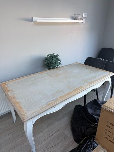 Laurence Llewelyn Bowen shabby chic Dining table