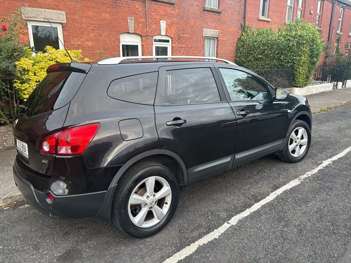 Nissan Qashqai+2 2010, well loved