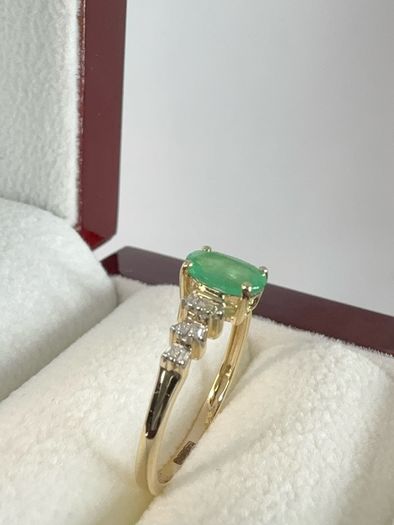 Gold 14K Yellow Gold Boyaca Colombian Emerald & Diamond Ring