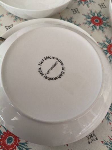 4 x Bowls, 4 x Plates
