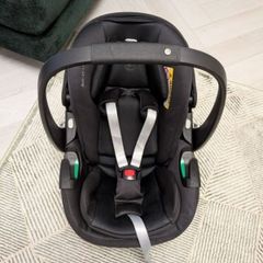 Maxi Cosi 360 pebble pro 2 and Familyfix 360 pro base