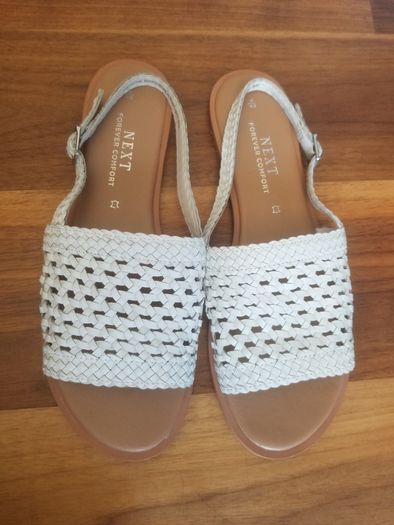 Flat leather sandals, size 9/43