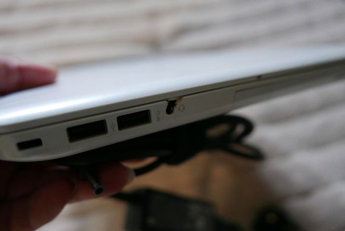Hp Pavilion laptop i5-6200 - 8GB RAM GB 256 NVME SSD. Windows 10