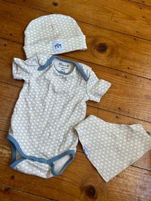 Mille & Me 100% Cotton Vest Hat & Bib 0-6 months