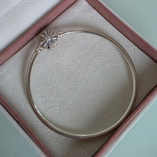 Pandora fireworks bangle bracelet very good condition,for the right size please check the last photo.