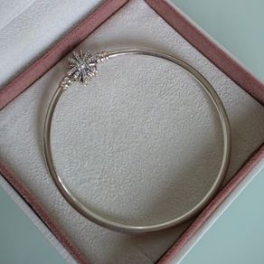 Pandora fireworks bangle bracelet very good condition,for the right size please check the last photo.