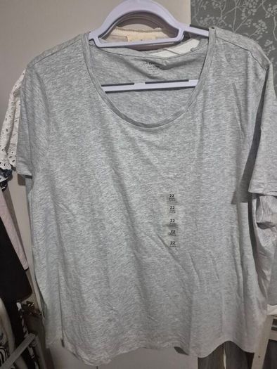 Tops size xl. All brand new some without tag. E2 each pr can do bundle on all