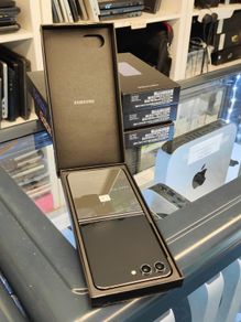 Samsung Galaxy Z Flip 5 256GB Dual Sim Unlocked Mint Condition.