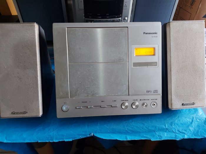 Panasonic SA-EN28 CD Stereo Music system, Radio, CD, MP3, all working perfect and in very good condition, with 2 Panasonic speakers Model SB-EN28