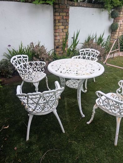 Ornate cast iron garden table and 4chairs