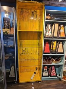 Free Shelving Unit