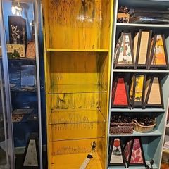 Free Shelving Unit
