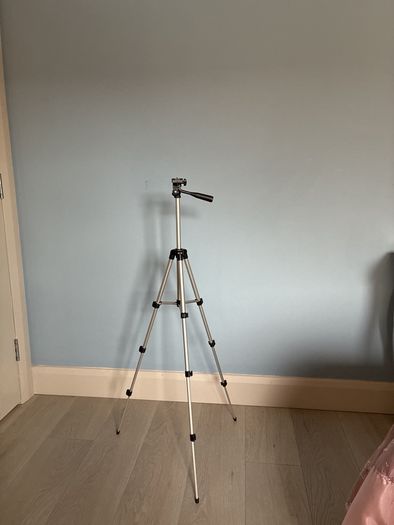 Camera tripod