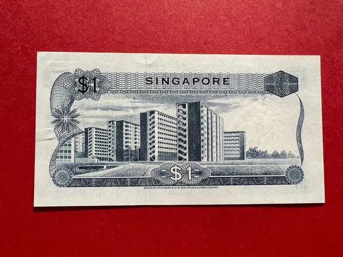Singapore  1  Dollar. 1967  uncirculated )