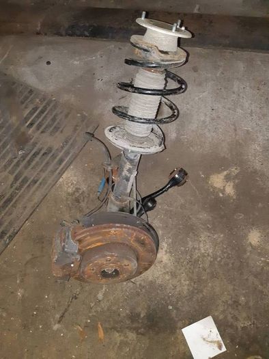 Bmw X3 E83 Front Driver Right Side Suspension Leg Whith Hub & Caliper