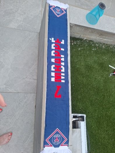 PSG Mbappe scarf