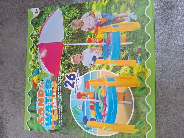 Sand and water table