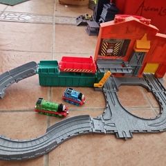 Thomas & Friends Take-n-Play Sodor Steamworks Repair Shed + Thomas + Henry + track