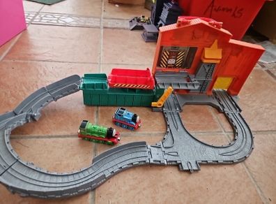 Thomas & Friends Take-n-Play Sodor Steamworks Repair Shed + Thomas + Henry + track