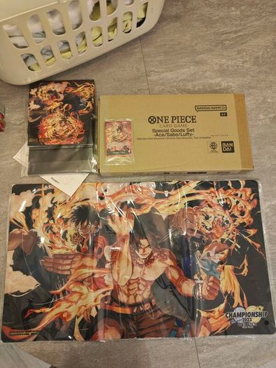 one piece play mat and promo brand new box open